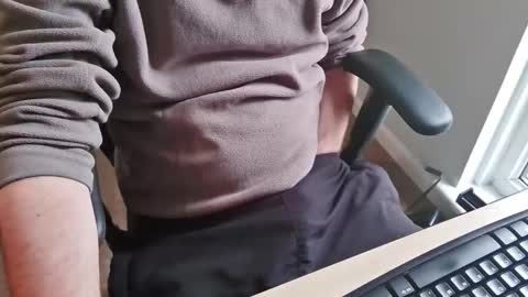 A online show from November 2025 01:00:01 PM