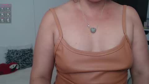 Snapshot of ana_hotmilfx chatting on January 2025 10:08:02 PM ANA online show from January 2025 10:08:02 PM