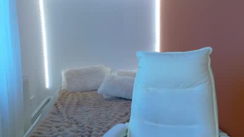 anaayss online show from February 2026 06:22:01 AM