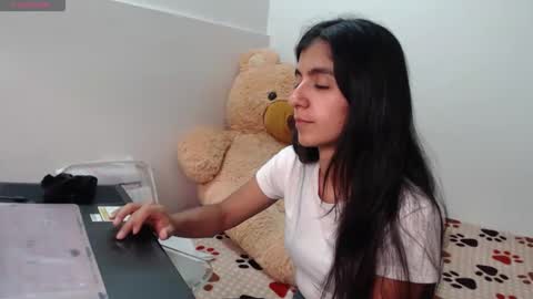 Anahi Browns online show from March 2026 08:27:02 PM