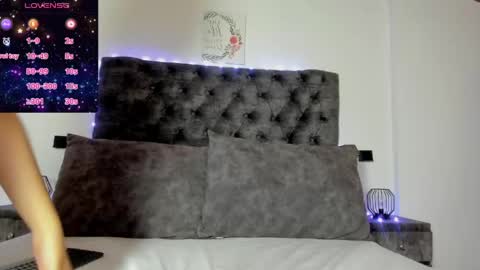 ..a n a i s  c o o p e r .. online show from April 2026 04:04:02 AM