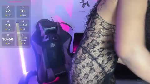      help me to get 100 thumps up  online show from September 2025 11:43:01 PM