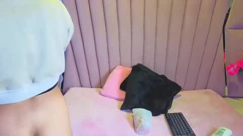 AbbyAndAntonela online show from December 2025 11:04:01 AM