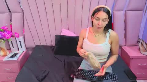 AbbyAndAntonela online show from February 2026 12:58:01 PM