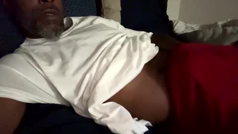 Snapshot of analluvz chatting on November 2025 06:26:02 AM Luv online show from November 2025 06:26:02 AM