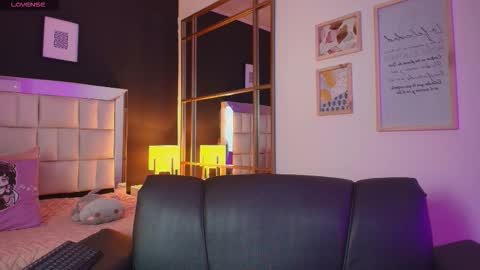 Anastasia  online show from November 2025 07:12:01 PM