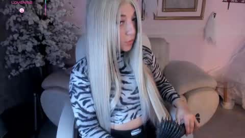 Ana online show from October 2025 08:16:02 PM