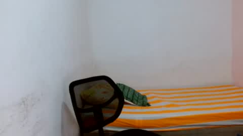 Snapshot of andr_093 chatting on June 2026 06:27:01 AM andr_093 online show from June 2026 06:27:01 AM