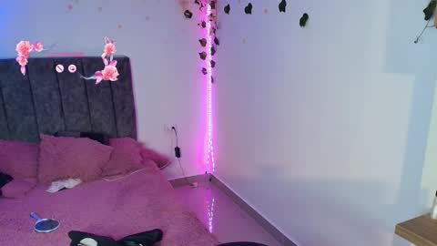 Andra de la Rosse online show from May 2026 01:47:02 AM