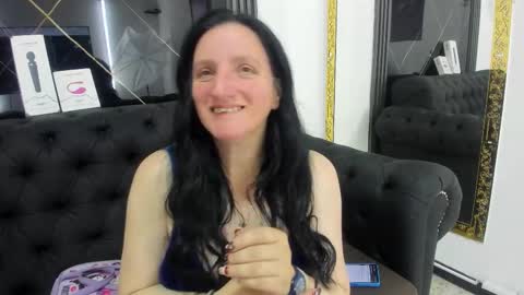 Cloe online show from December 2025 04:39:02 AM