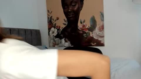 Snapshot of andre_sky_ chatting on September 2025 07:48:02 PM A l e online show from September 2025 07:48:02 PM