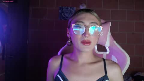 Snapshot of andrea_camila chatting on April 2026 10:44:02 PM Andrea online show from April 2026 10:44:02 PM