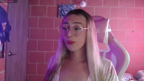 Snapshot of andrea_camila chatting on April 2026 01:28:02 PM Andrea online show from April 2026 01:28:02 PM