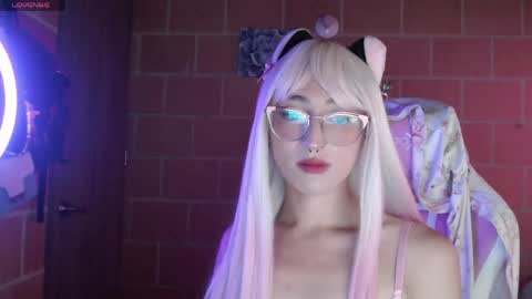 Snapshot of andrea_camila chatting on April 2026 06:14:02 PM Andrea online show from April 2026 06:14:02 PM