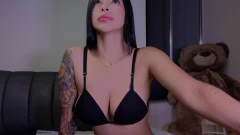 Snapshot of andrea_torres_ chatting on May 2026 03:35:02 AM online show from May 2026 03:35:02 AM