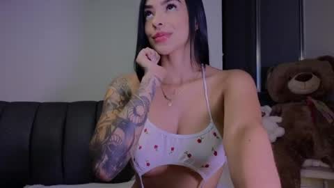 Snapshot of andrea_torres_ chatting on May 2026 04:18:02 AM online show from May 2026 04:18:02 AM