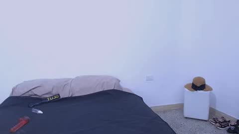 Andrea online show from October 2025 07:43:01 PM