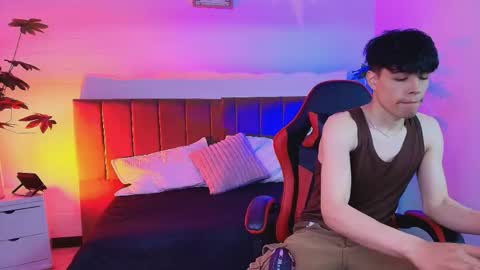 andreew_style_ online show from April 2026 09:26:02 PM