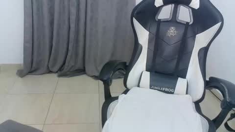 andres180950734 online show from December 2025 10:46:02 AM