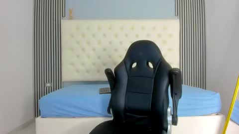 andres_stud online show from December 2025 04:40:01 AM