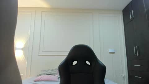 Snapshot of andres_stud chatting on June 2026 04:10:02 AM andres_stud online show from June 2026 04:10:02 AM