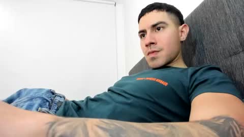 Snapshot of andresjuan92 chatting on October 2025 03:03:02 AM onlyfanscallmegotter online show from October 2025 03:03:02 AM