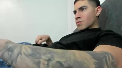 Snapshot of andresjuan92 chatting on November 2025 04:46:01 AM onlyfanscallmegotter online show from November 2025 04:46:01 AM