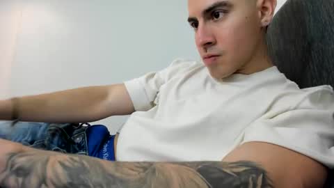 Snapshot of andresjuan92 chatting on November 2025 05:51:01 AM onlyfanscallmegotter online show from November 2025 05:51:01 AM