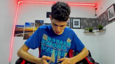 andrew_2811 online show from September 2025 05:07:01 AM