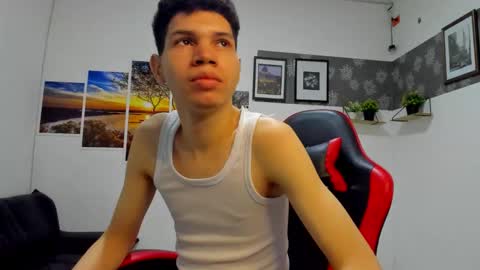 andrew_2811 online show from October 2025 04:02:02 AM