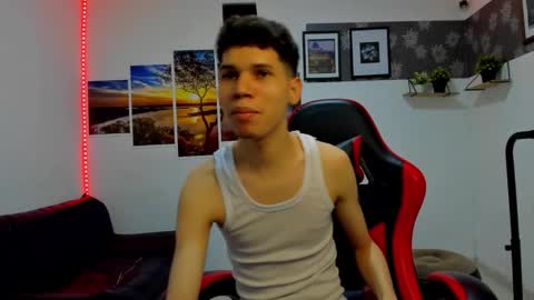 andrew_2811 online show from November 2025 05:07:01 AM