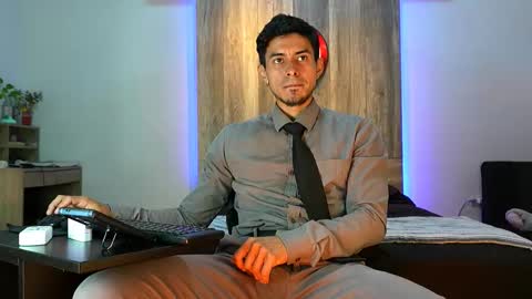 Andrew online show from November 2025 04:28:02 AM