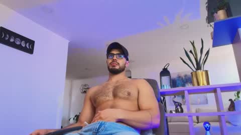 Snapshot of andrew_west_ chatting on December 2025 01:40:02 PM ANDREW WEST online show from December 2025 01:40:02 PM