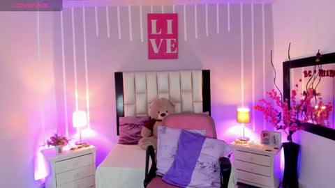 Andrea online show from November 2025 01:23:02 PM