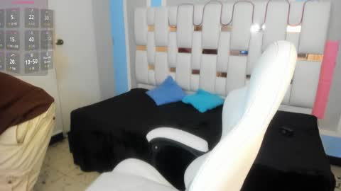 Snapshot of andykings_1 chatting on January 2026 04:04:01 AM Andy Kings online show from January 2026 04:04:01 AM