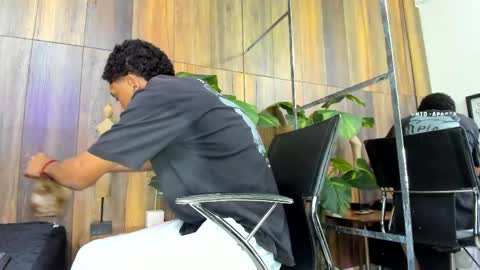 Snapshot of andysins chatting on May 2026 12:33:02 PM Andy online show from May 2026 12:33:02 PM