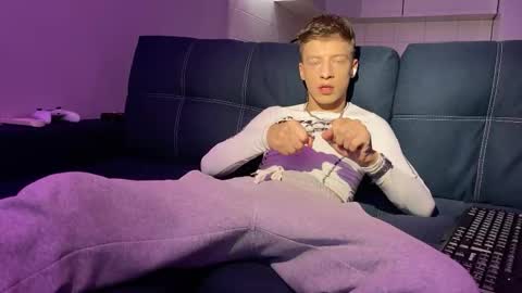 AndyTwinkkk online show from November 2025 01:50:01 PM