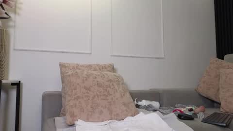 Anell online show from April 2026 07:33:02 PM