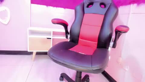 Snapshot of angel21___ chatting on December 2024 11:57:01 PM Angel21 online show from December 2024 11:57:01 PM