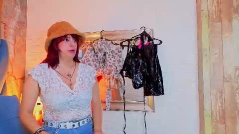 Snapshot of angel__red_ chatting on June 2026 04:01:02 AM angel__red_ online show from June 2026 04:01:02 AM