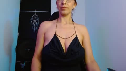 angel blackhot online show from February 2026 04:06:01 AM