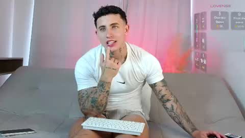 Snapshot of angel_boy01 chatting on June 2026 05:40:02 PM angel_boy01 online show from June 2026 05:40:02 PM