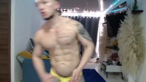 Snapshot of angel_curl chatting on June 2026 06:31:01 PM Angel Curl online show from June 2026 06:31:01 PM
