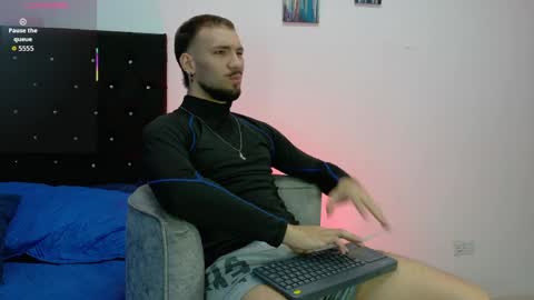 angel_kyrozz online show from April 2026 07:12:02 PM