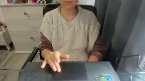 Snapshot of angel_lee__ chatting on December 2024 08:26:01 AM angel_lee__ online show from December 2024 08:26:01 AM