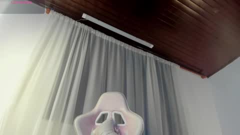 Angel online show from October 2025 04:46:02 AM