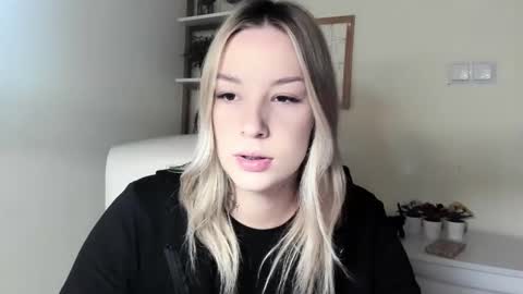 Snapshot of angela21babe chatting on February 2026 06:31:01 AM Angela online show from February 2026 06:31:01 AM