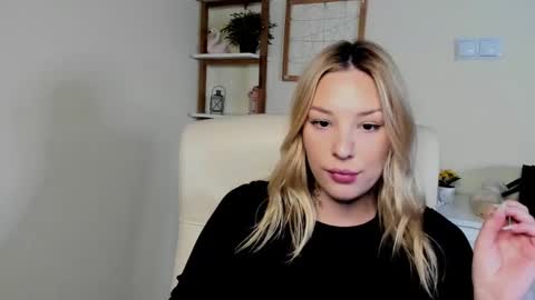 Snapshot of angela21babe chatting on March 2026 01:28:01 PM Angela online show from March 2026 01:28:01 PM