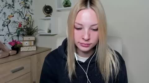 Snapshot of angela21babe chatting on March 2026 07:38:01 AM Angela online show from March 2026 07:38:01 AM