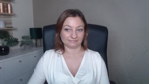 Angela online show from November 2025 08:00:02 AM